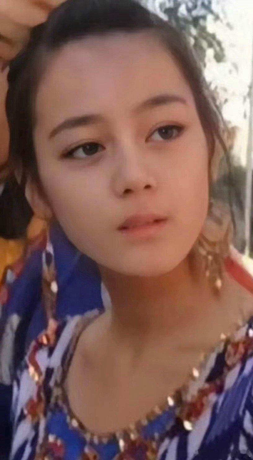 迪丽热巴出道前的模样，这在素人里打几分？ ​​​