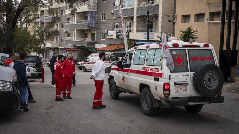 黎巴嫩卫生部指责以色列国防军（IDF）在对国家的空袭中故意袭击医务人员。

黎巴