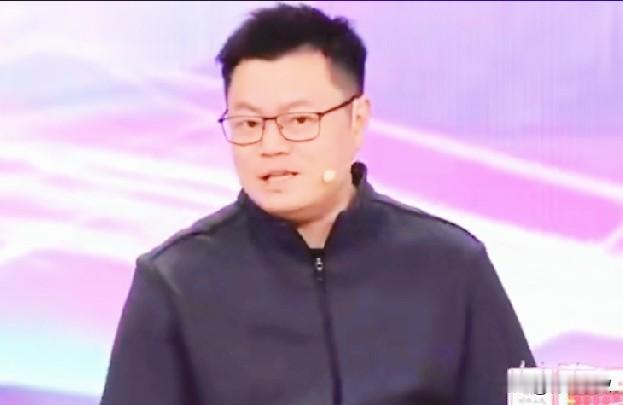 昨天林诗栋3:0拿下张禹珍，为何还是被侯英超批评了？

因为林诗栋第二局又犯了老