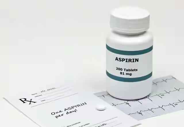 心血管主任提醒：阿司匹林天天吃，牢记4点降低出血风险，要了解
——但请先认清：“