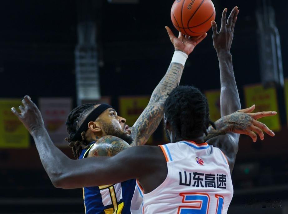 八连胜终结后再遇强敌！山东客场挑战广东，能否触底反弹？
 
今晚（2月5日），2