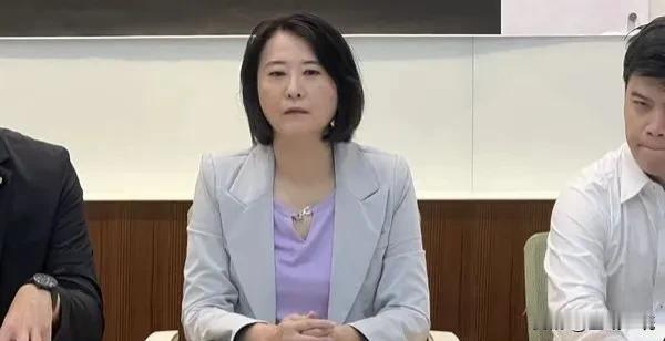 遭陈挥文骂双面人　王鸿薇还原对话：陈大媒体人的恶心标准是什么？

媒体人陈挥文近