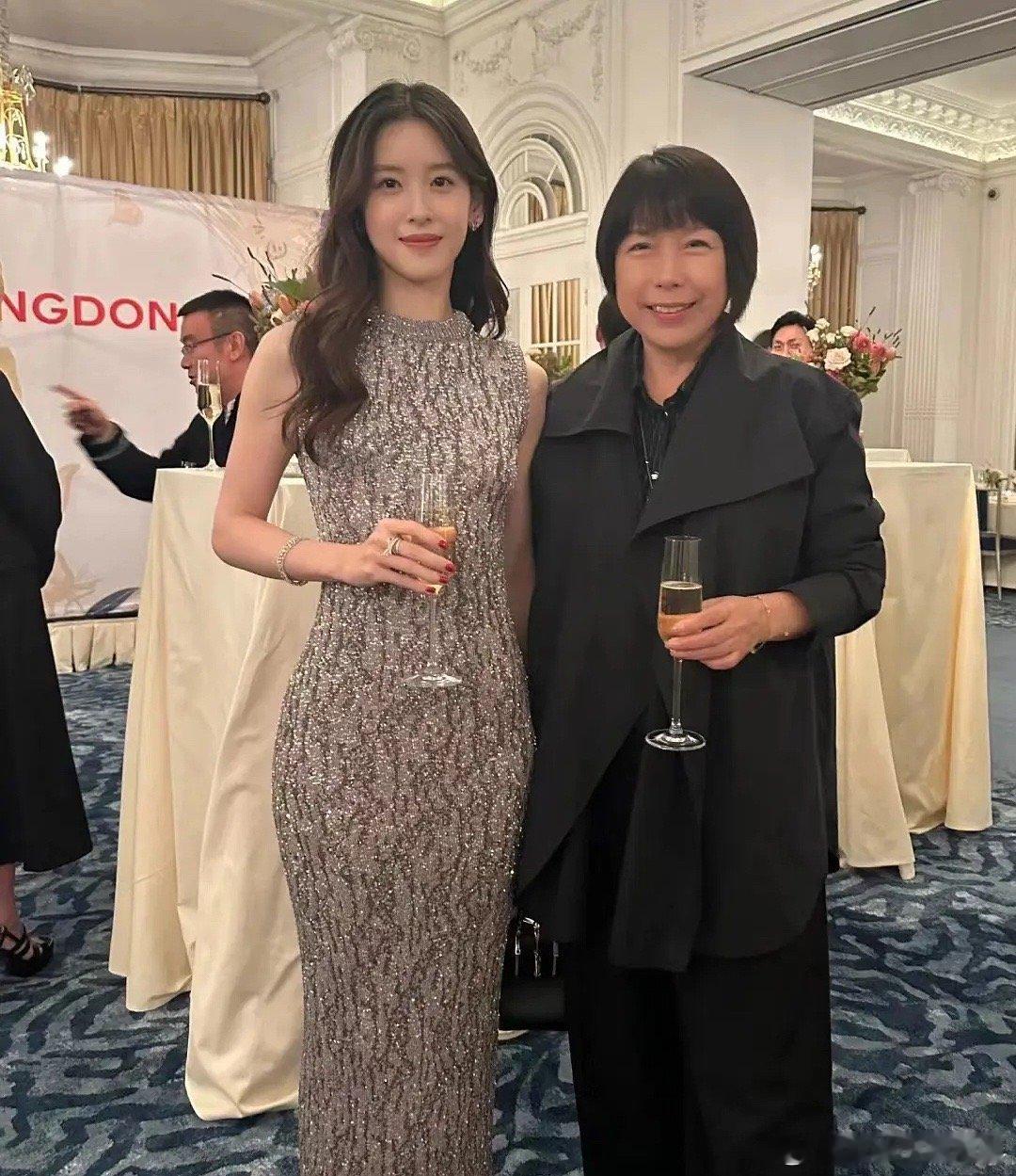 奶茶妹妹还是很漂亮啊 ​​​