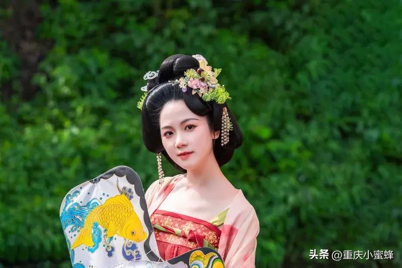 有哪些描写女子美貌的诗句? 古人描写女子美貌的诗句那可太多了，每一句都韵味十足。