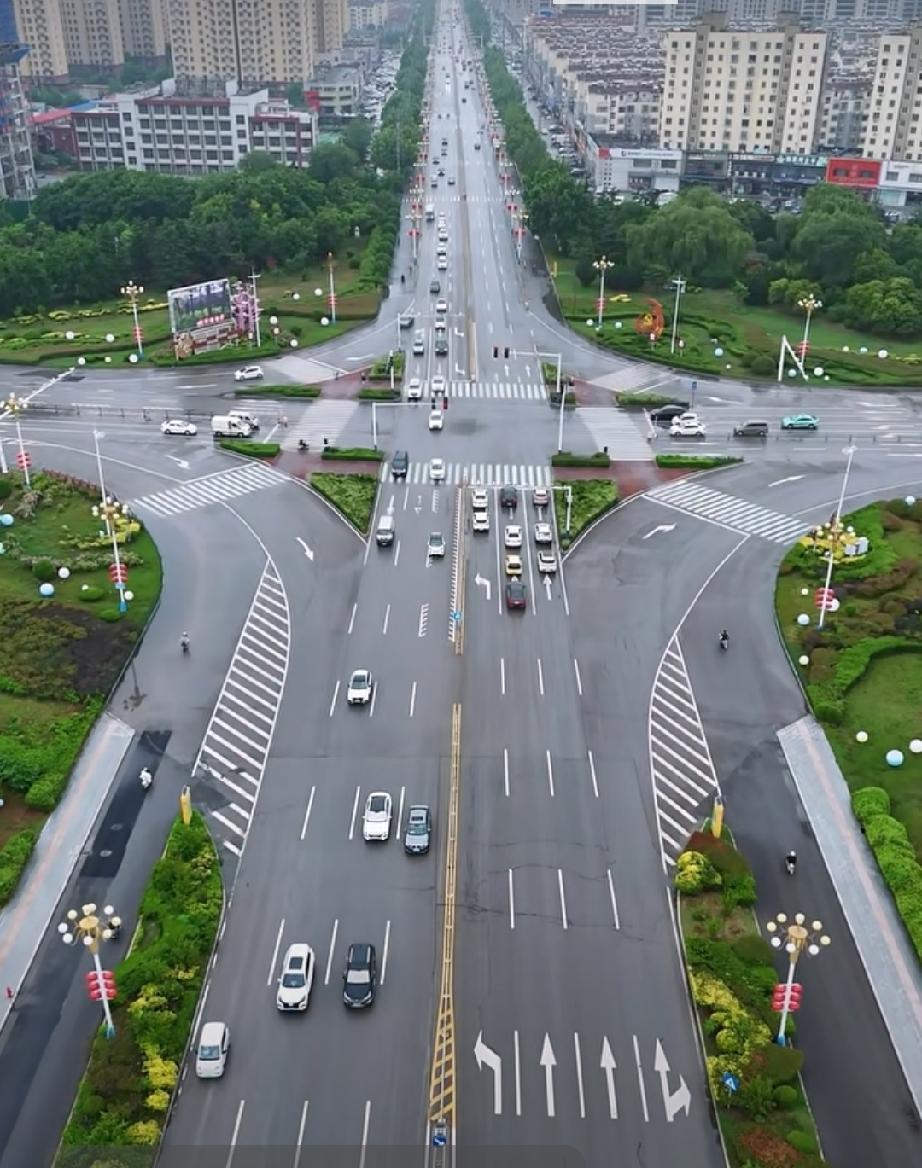 曹县青菏路与长江路交汇处

此处西南角是澳洲大酒店，东南角是建设中万达广场。