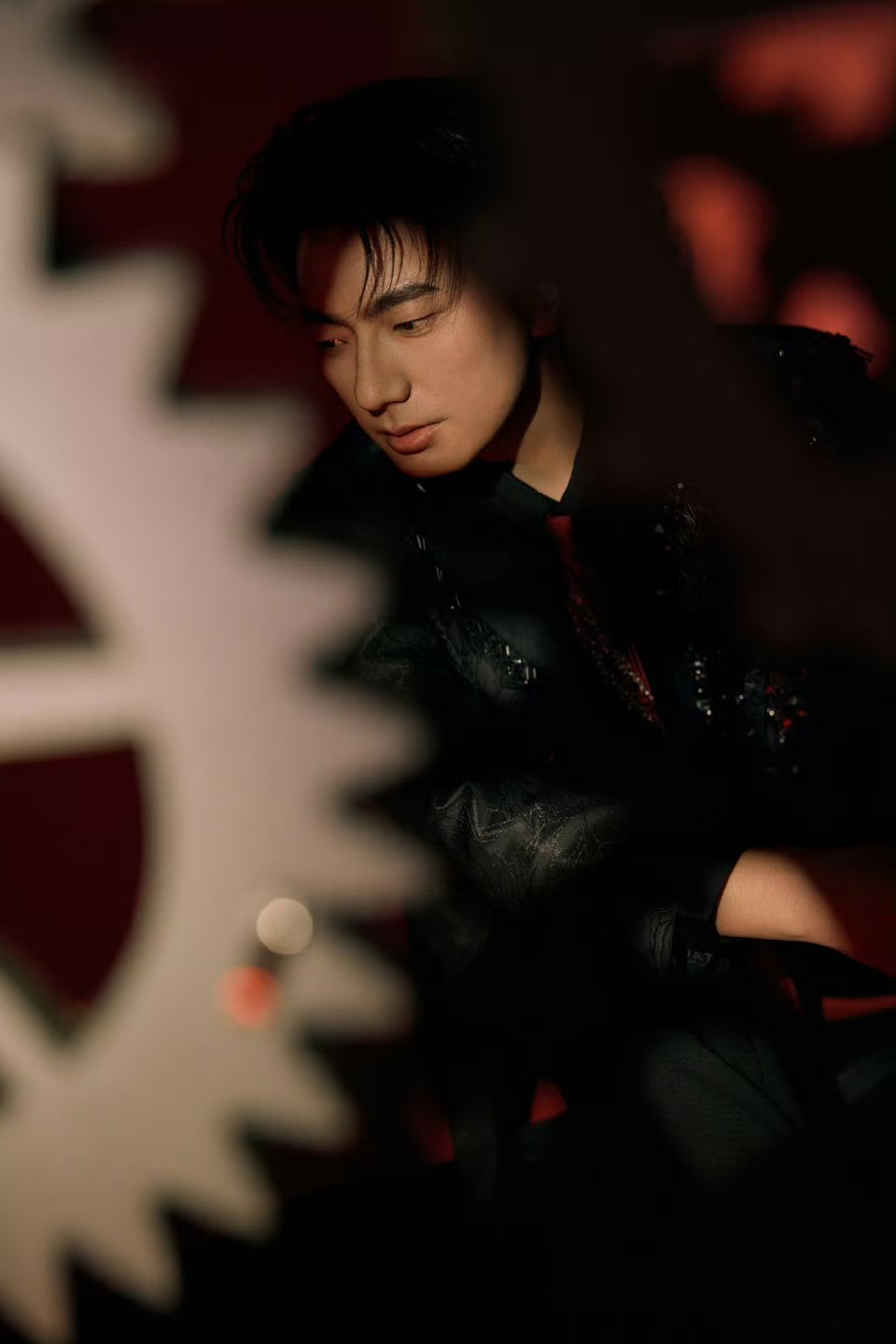 海来阿木 一人承包五大春晚连轴五台春晚，场场高光！海来阿木凭实力拿下“春晚劳模”