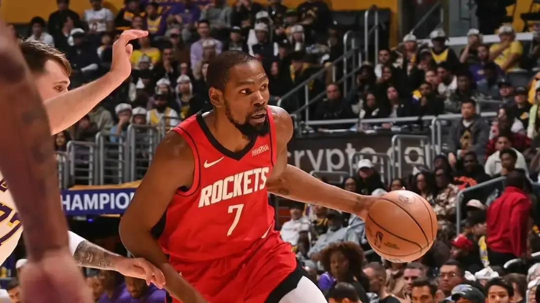 篮板第1防守第2！火箭偷偷变强队
 
乌度卡来之前，火箭是散兵游勇；现在，他们把