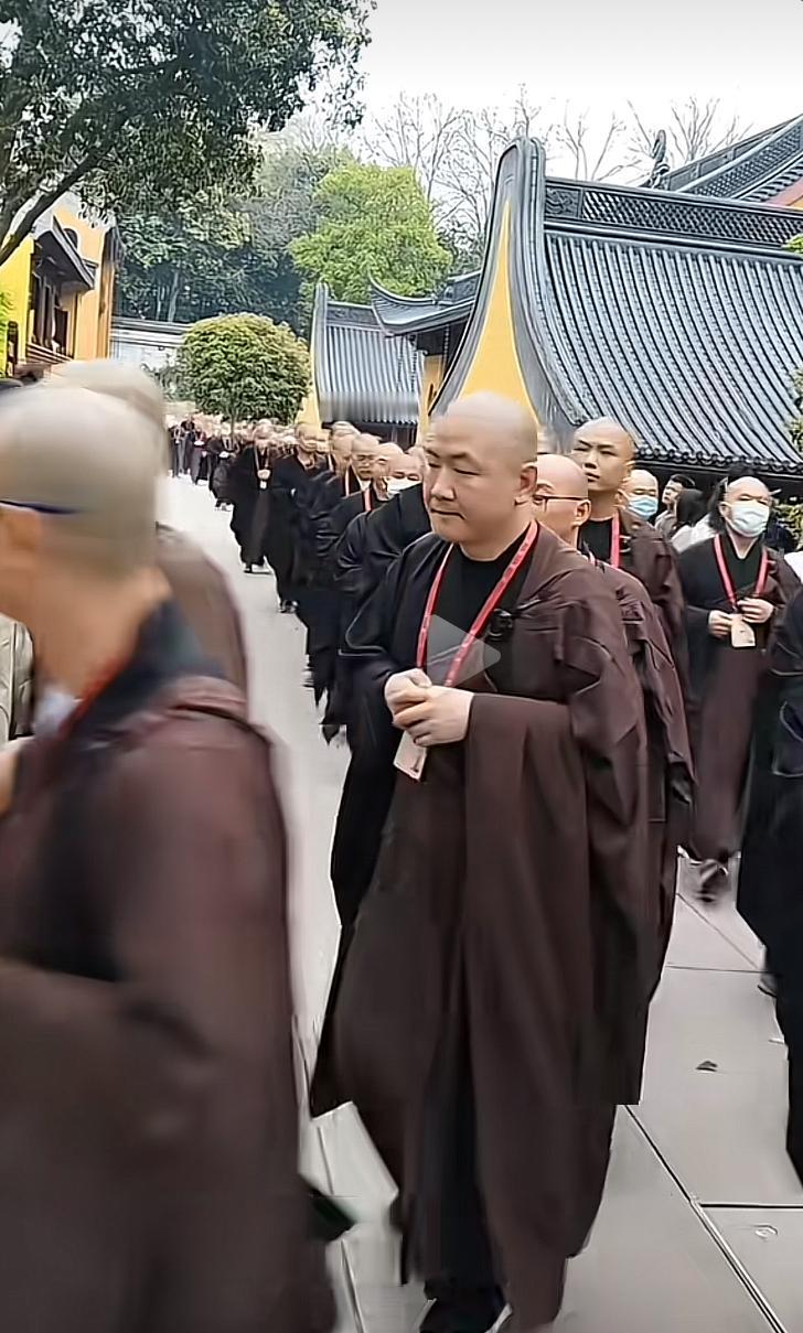 2026年全国经官方认证的僧人总数约22.2万，近五年该数据年均保持1.5%的增