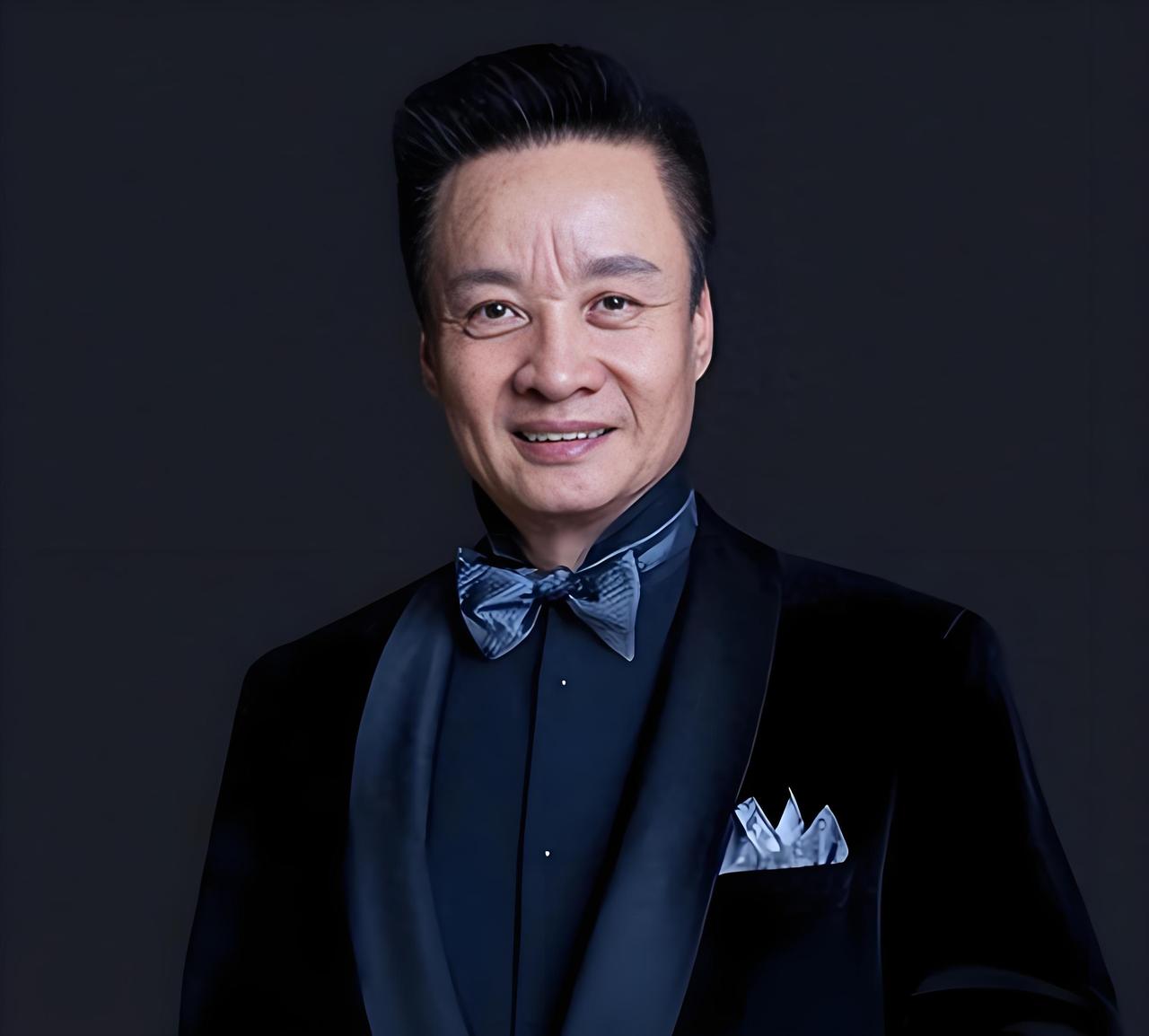 “爸！你到底是我亲爸还是后爸啊！”女儿带着哭腔的质问，像一颗小石子投入平静湖面，