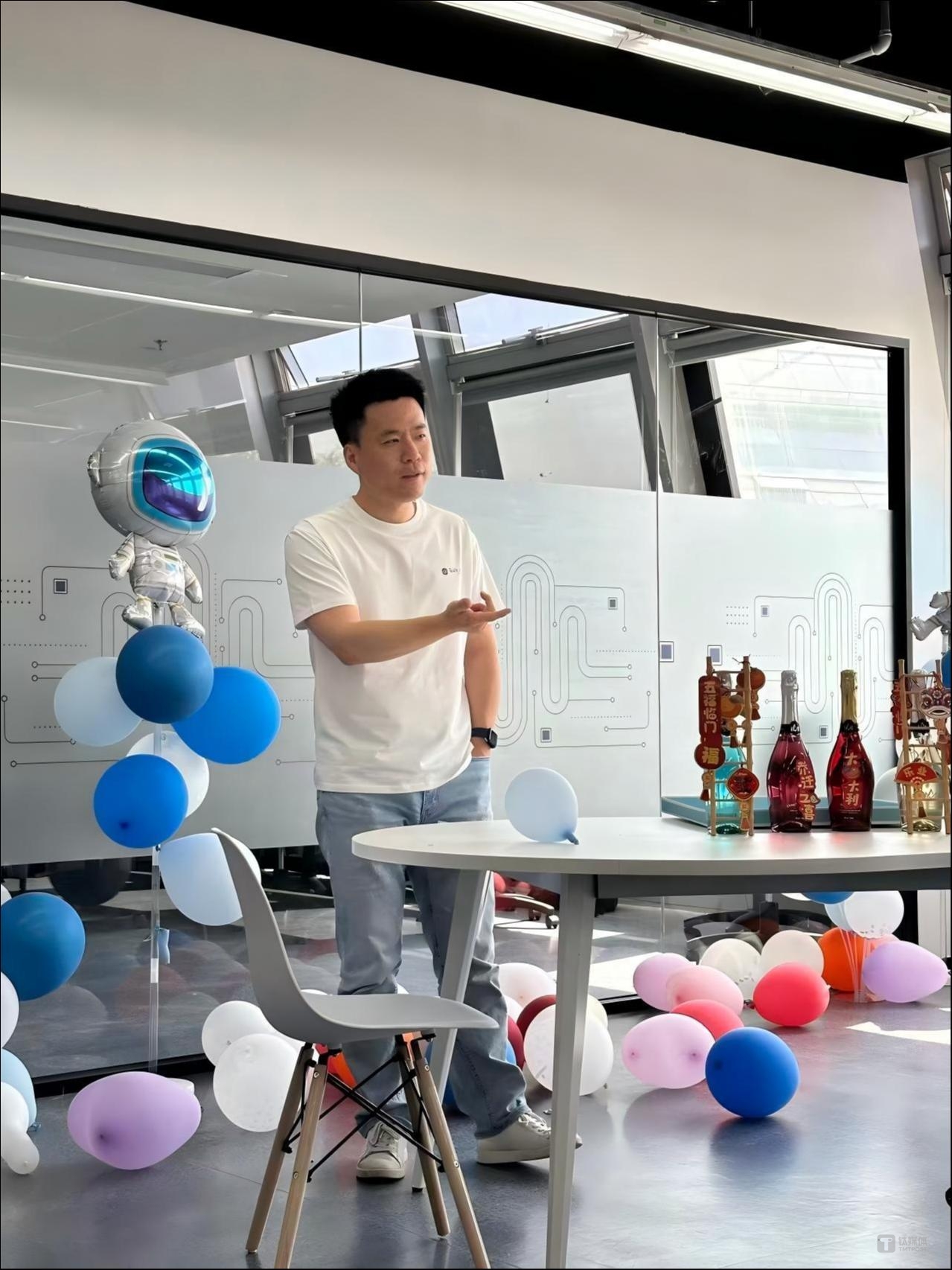 独家对话千寻智能郑灵茵：韩峰涛和高阳之间，我如何投出关键一票｜AI Founder 请回答 女神节特