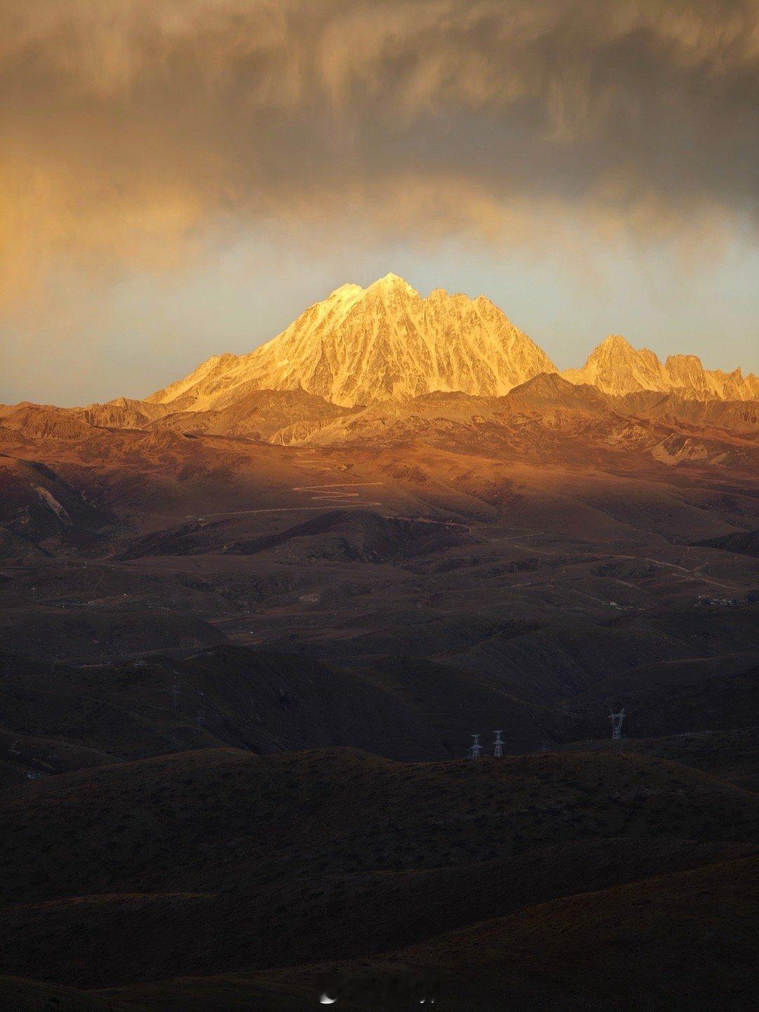日照金山，希望大家都遇好运👍 ​​​