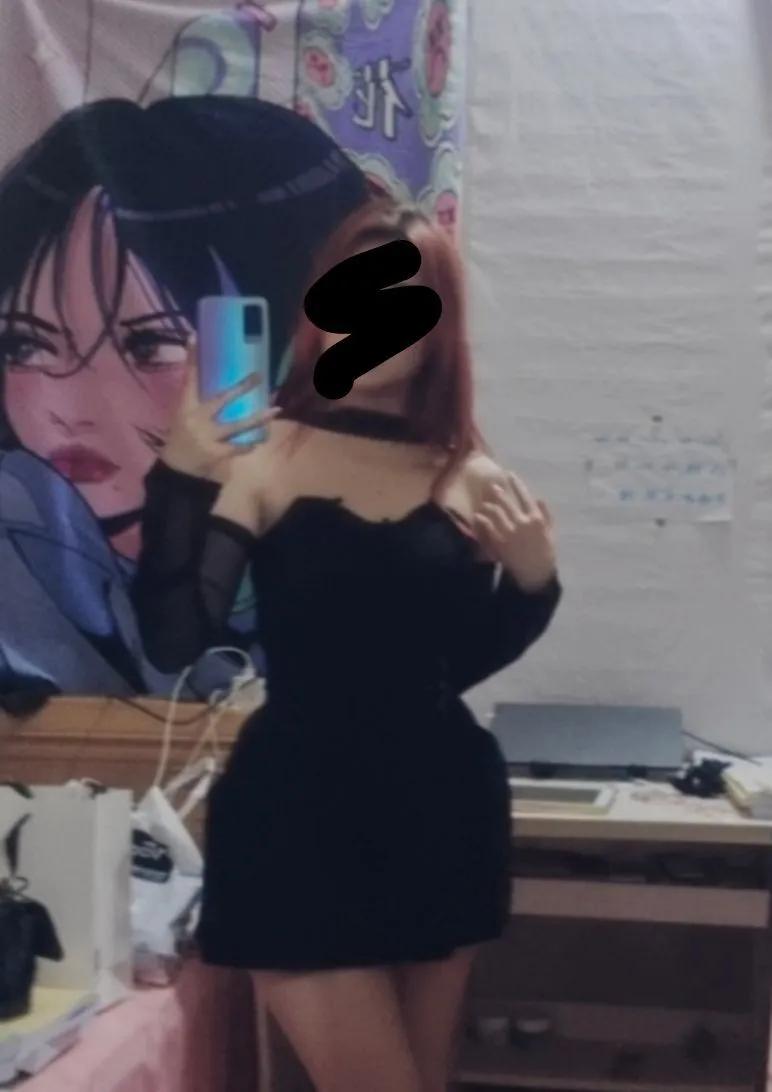 各位俊男靓女们，对于这种有点儿露🐻，修身的衣着，如果你在大街上看到，作何评判