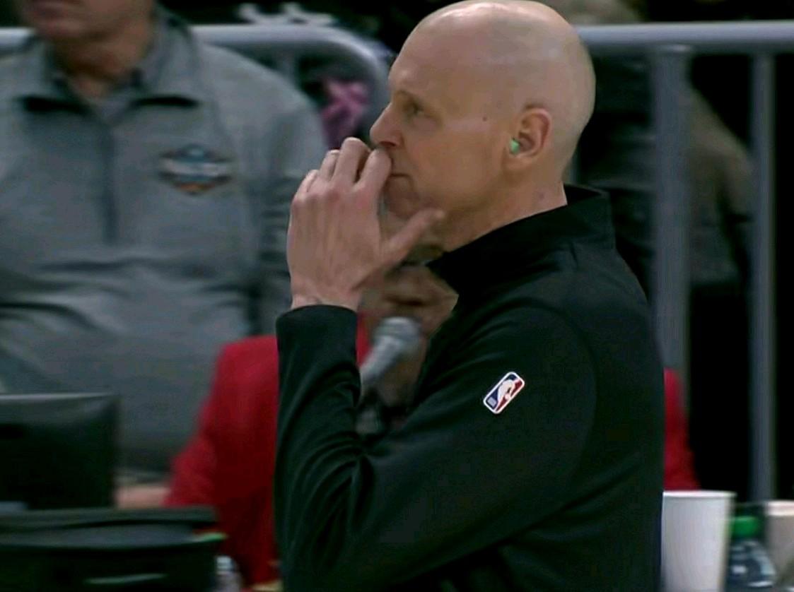 卡莱尔1000场胜利终于诞生了！！！

足足让老帅等了1个月，在步行者客场挑战黄