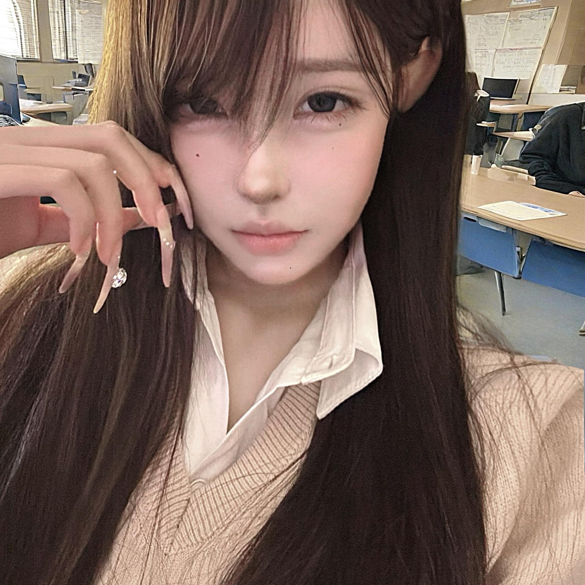 被这种眼神看很不爽吧…