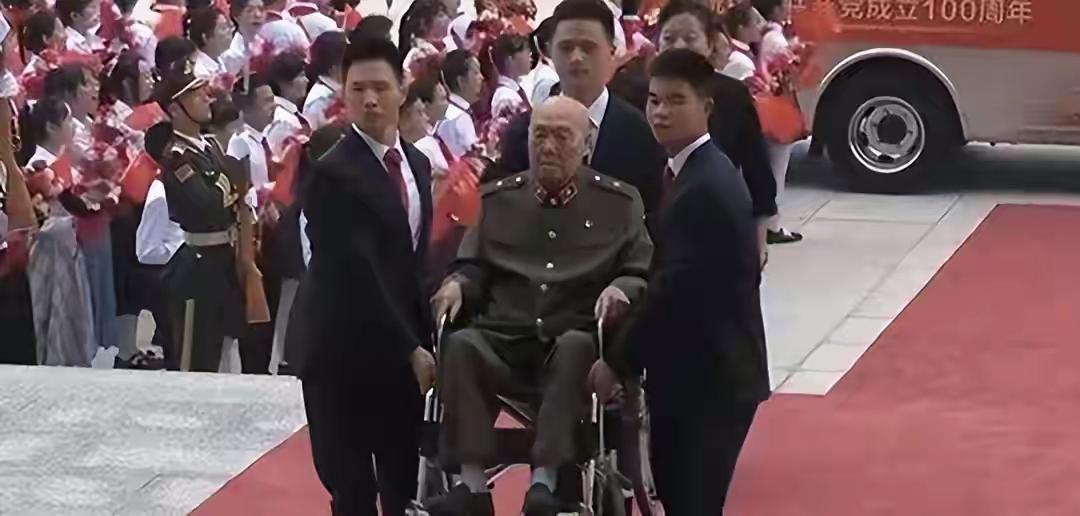 2021年授勋，中央下令将王占山抬进人民大会堂，有何特殊身份？
 
1953年那