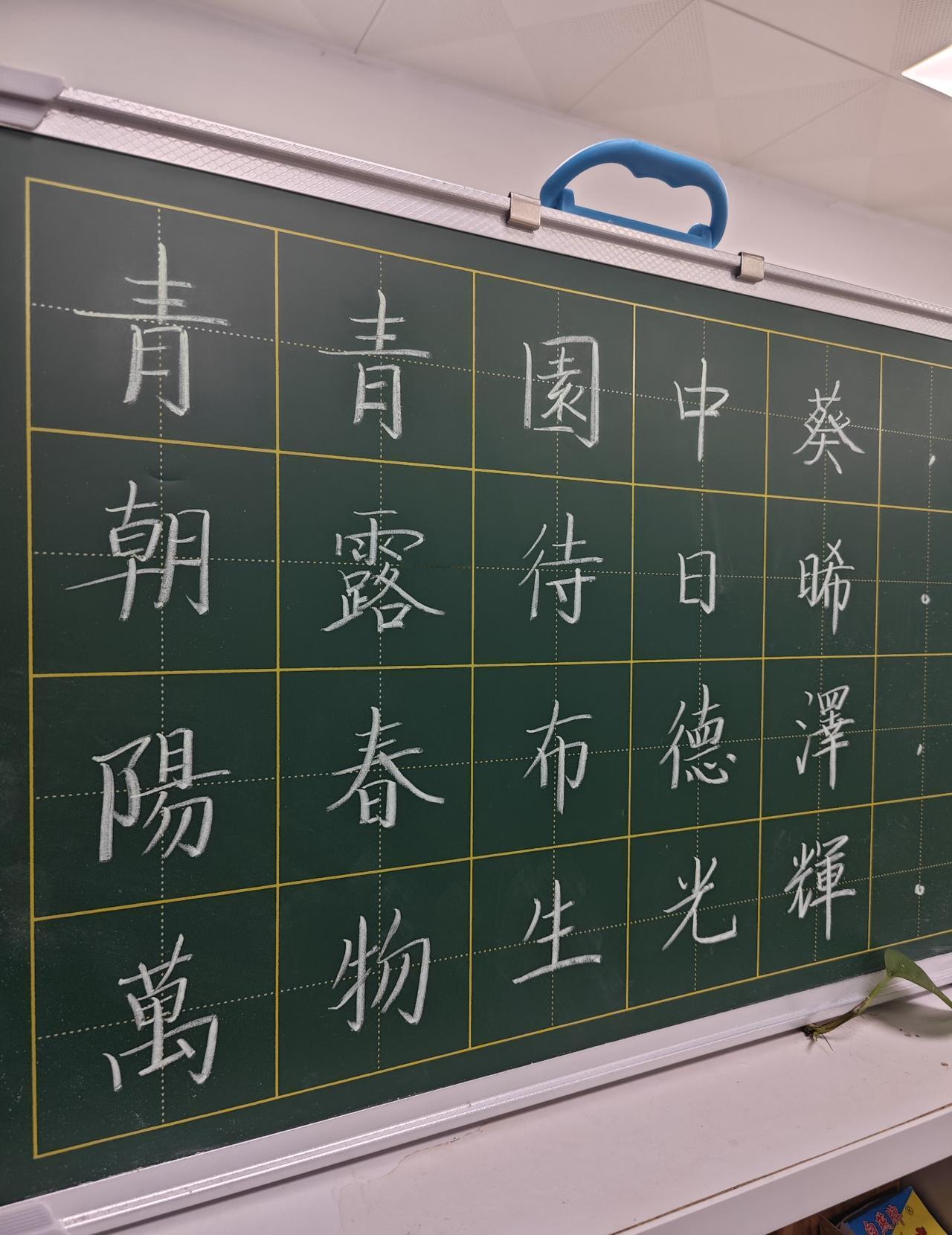朋友小聚，建议我这两年辛苦一点争取评上正高。我淡然一笑，早已无此奢求了。其一，自