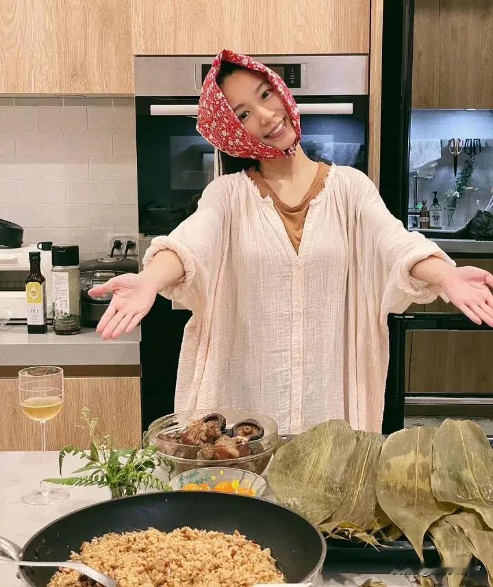 田馥甄的情况并不是孤立的，有一部分对岸的艺人就是这样的心态：在本地赚不到钱只能来