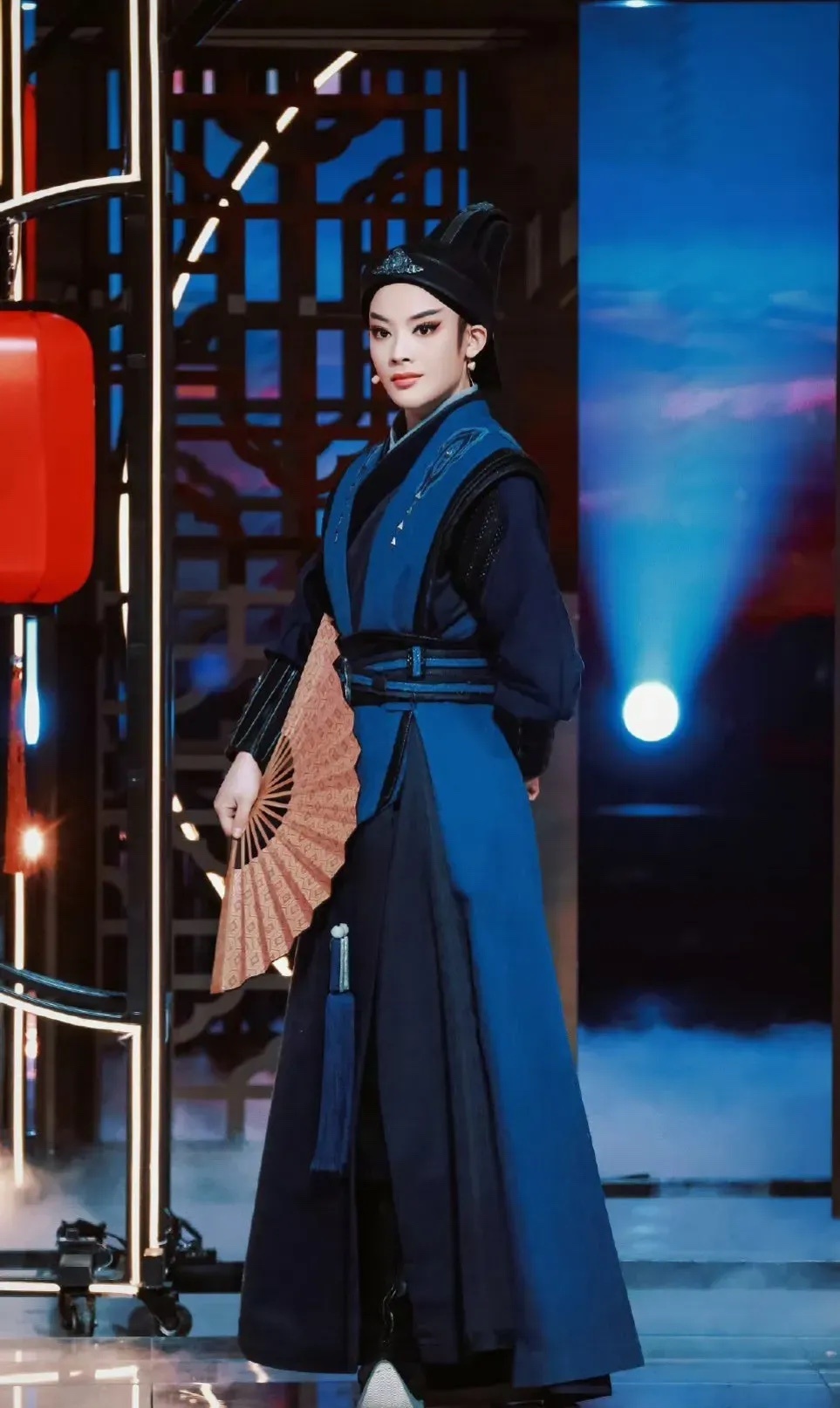 #陈丽君断层第一#凭借去年的越剧《新龙门客栈》中的饰演的小生贾廷被大众熟知！近日