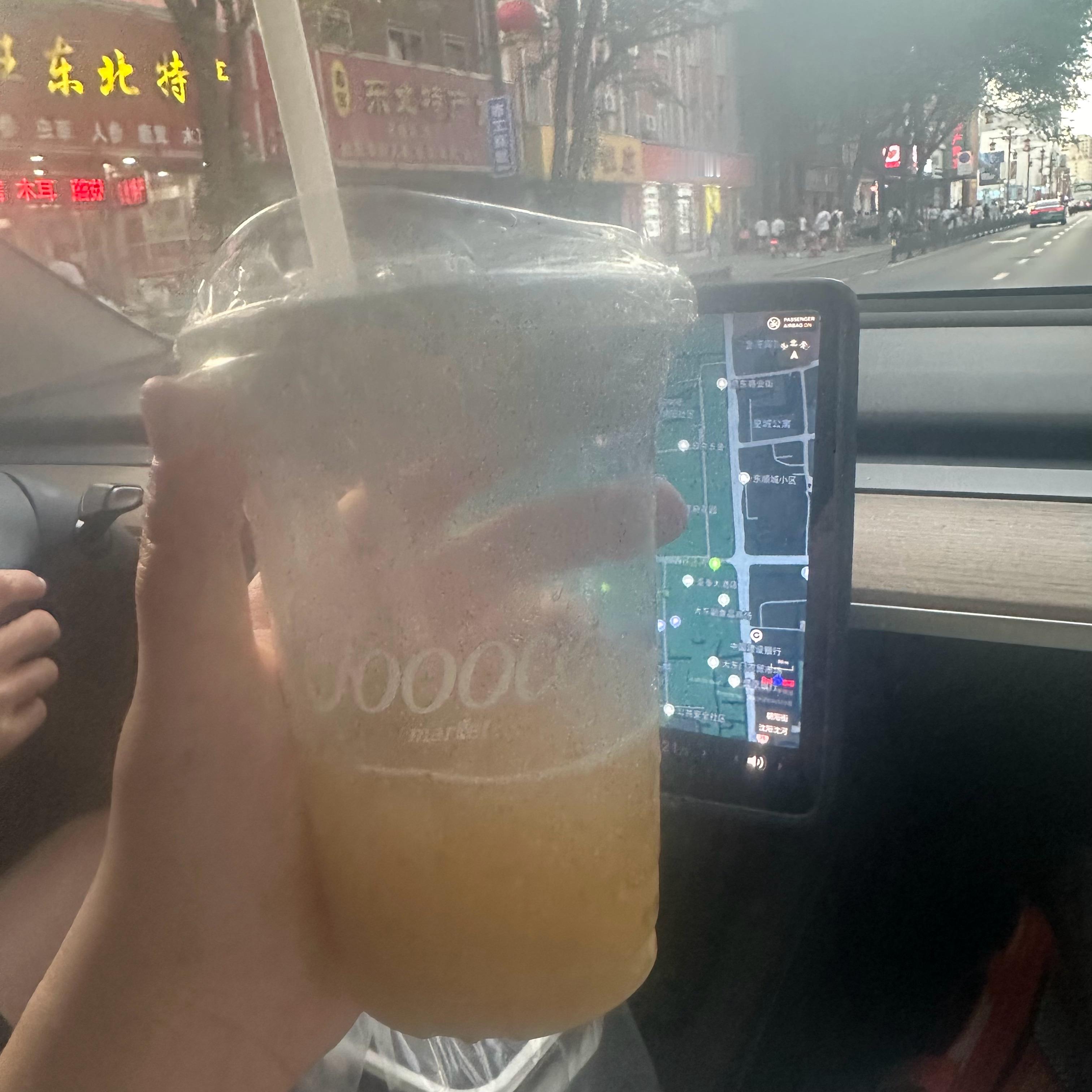jooocemarket这个青苹果汁太好喝了，就很果汁的果汁…就是快四十块一杯，
