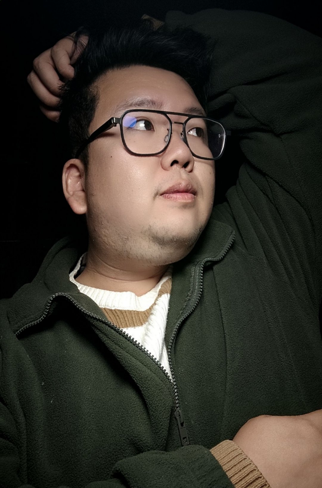 最近一直下雨，本来计划今天出去拍拍照的最近家里整点小装修，搬来搬去，折腾的我够累