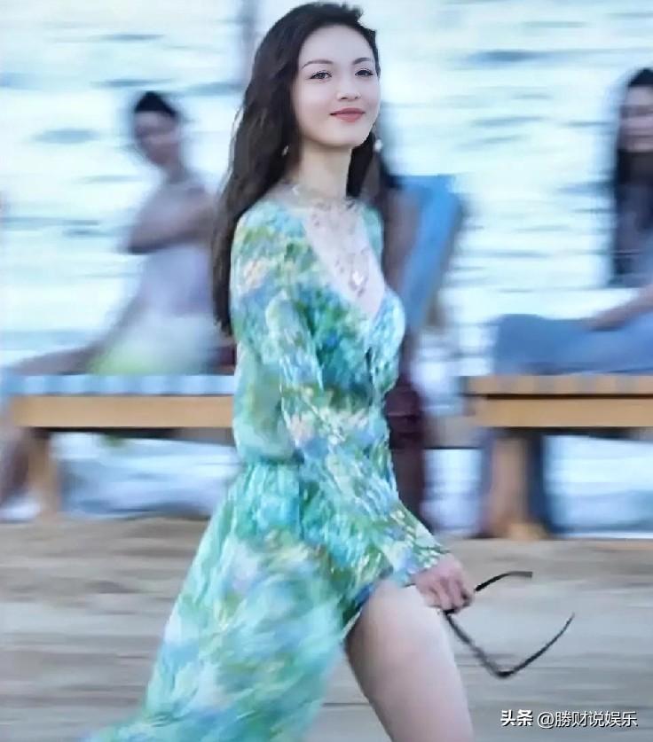 钟楚曦删除与侯雯元的恋情官宣微博，这对高调情侣的关系为何急转直下？
钟楚曦删除了
