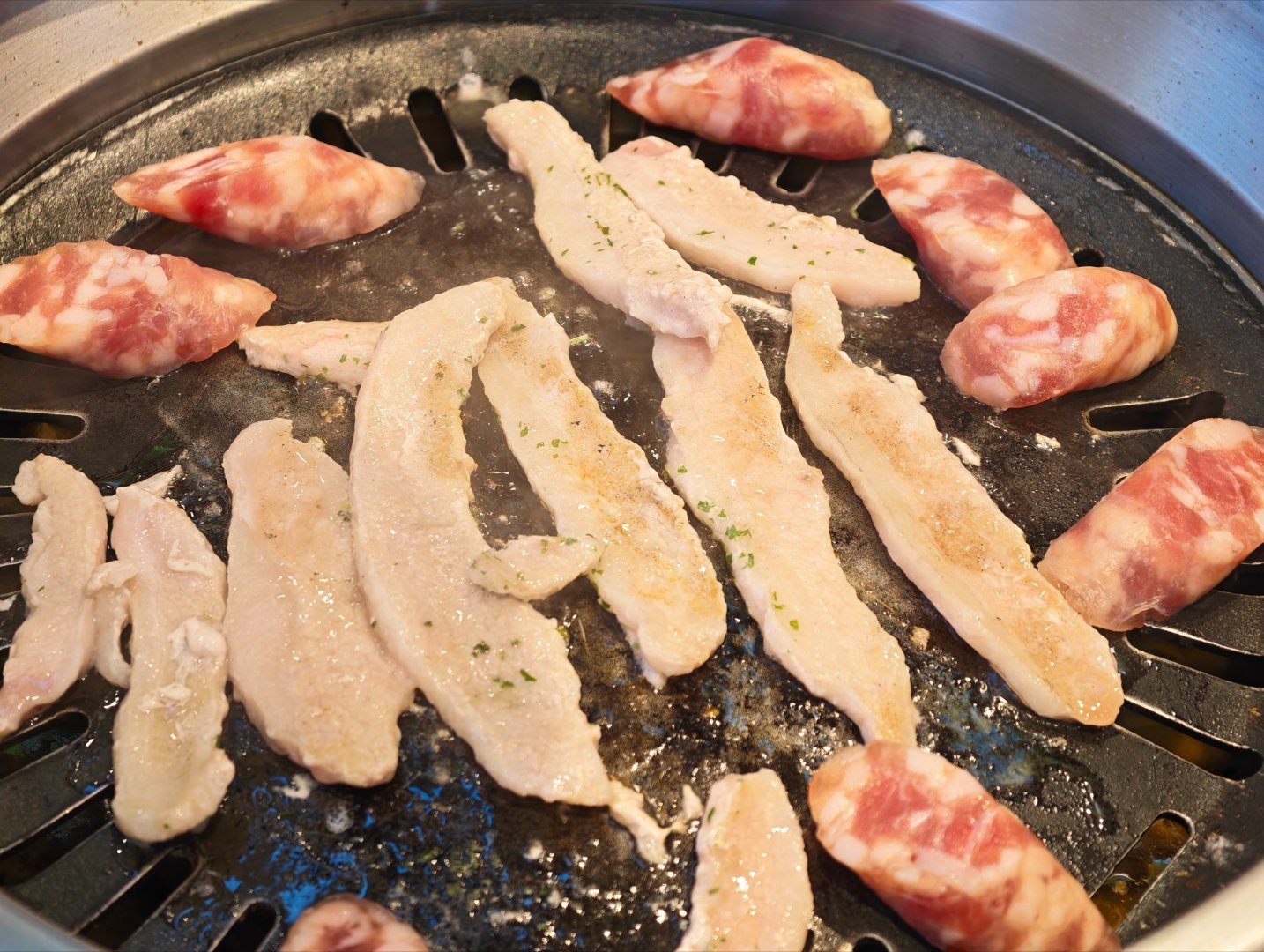 肉食动物上线，今天又吃撑了。今天二伏了，老铁们都吃了嘛泡面 换水