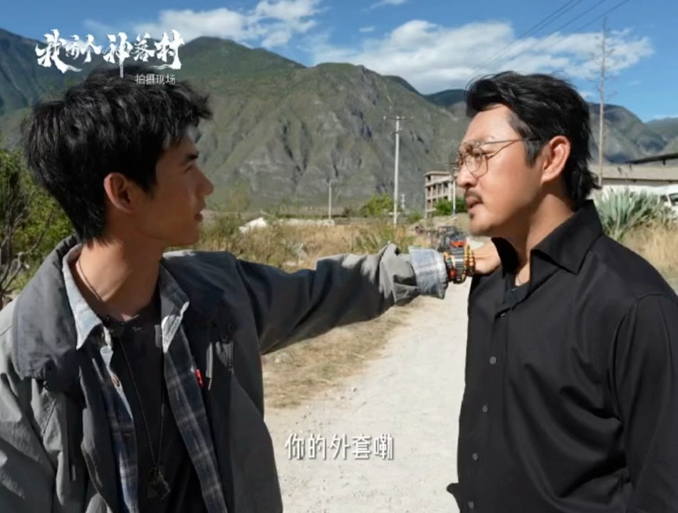 黄俊捷用这张脸搞抽象颜值看着清冷端正，一开日常互动直接切换抽象画风，杀青日常全程