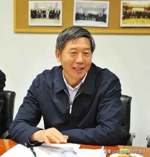 退休了还能被拎出来！2026年6月3日下午三点，中央纪委国家监委网站挂出徐亚华的