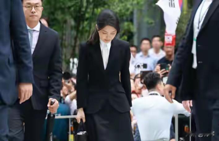 身与名俱灭！审判金建希法官死亡，遗书仅有几个字
6日凌晨，负责韩国前总统尹锡悦夫