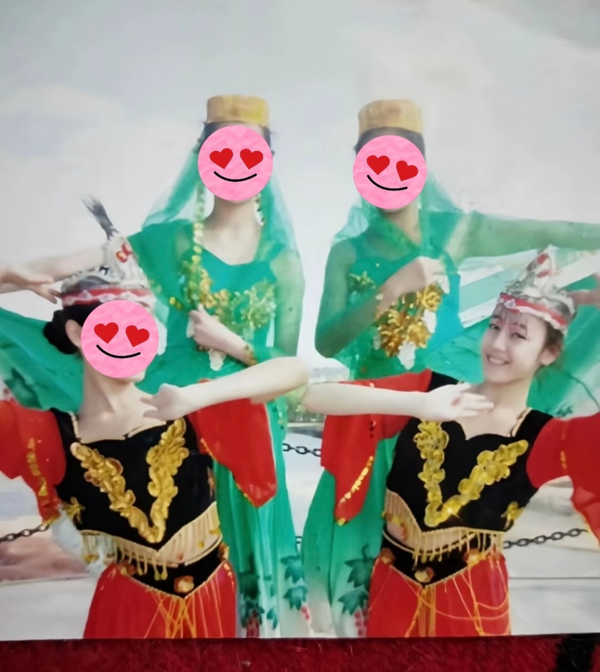 迪丽热巴少女时期旧照 热巴少女时期的旧照 好青涩好可爱啊[可怜]迪丽热巴[超话]