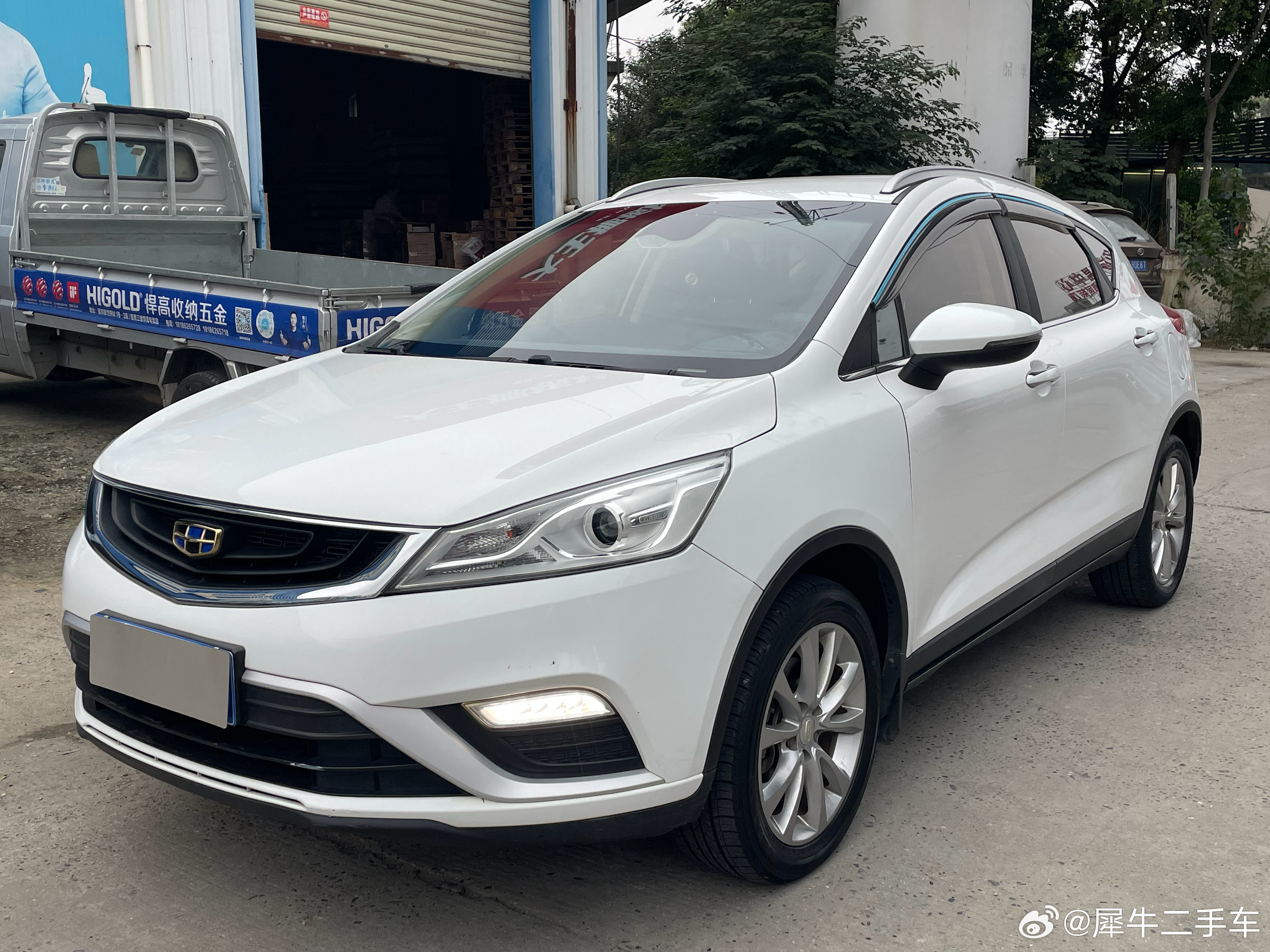 到一台吉利帝豪GS2018年1.8L自动版本后面轻微追尾实表6万多公里两个多。 