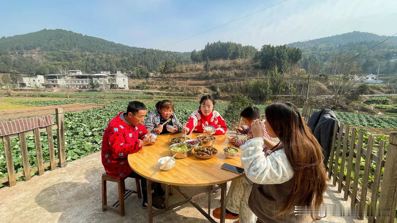 大年初一，正宗的阳光午餐[呲牙][赞]