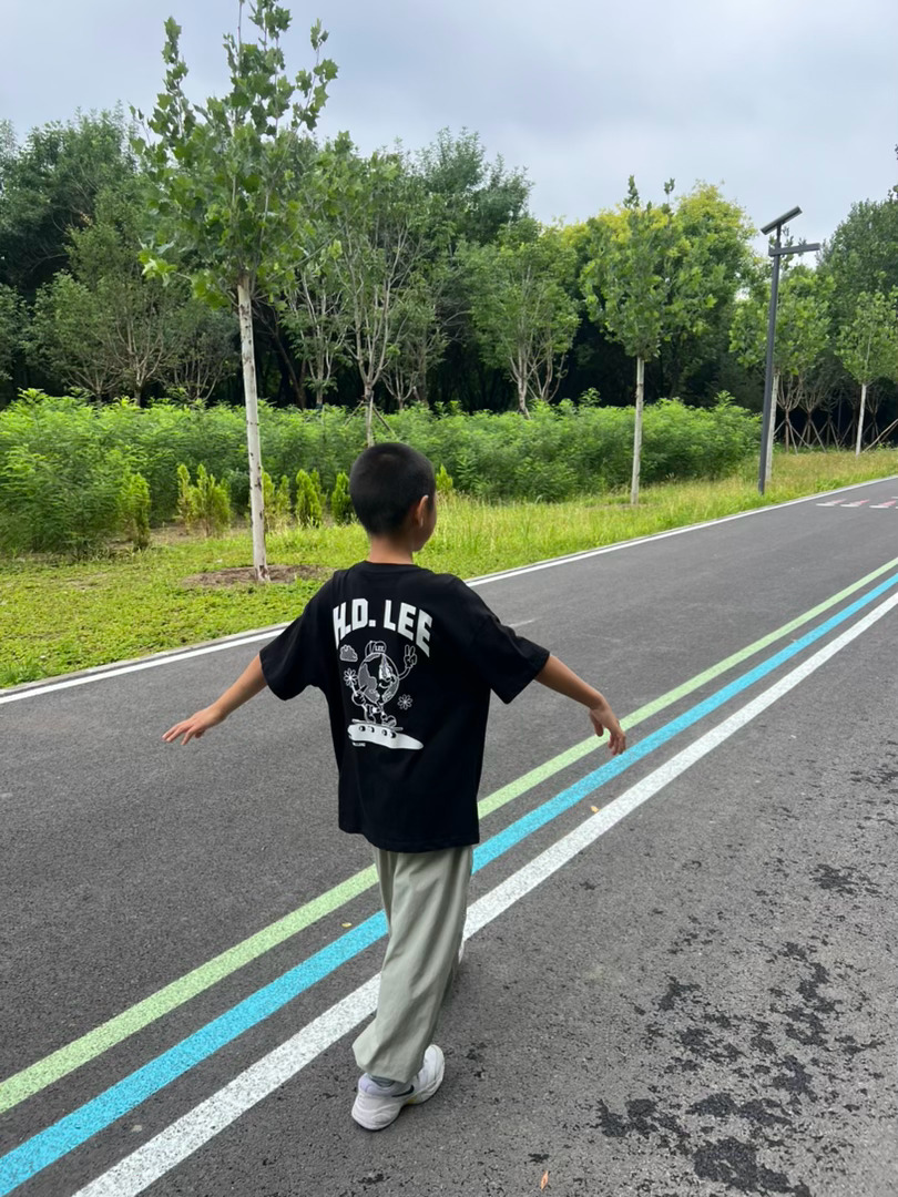 听说国家D出👋了那是过来吸的么！反正大方向不变吧静待花开🌷昨天晚上下雨🌧️