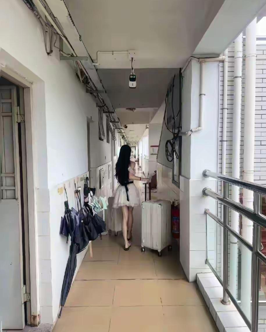 工作还没着落，先去同学家住几天