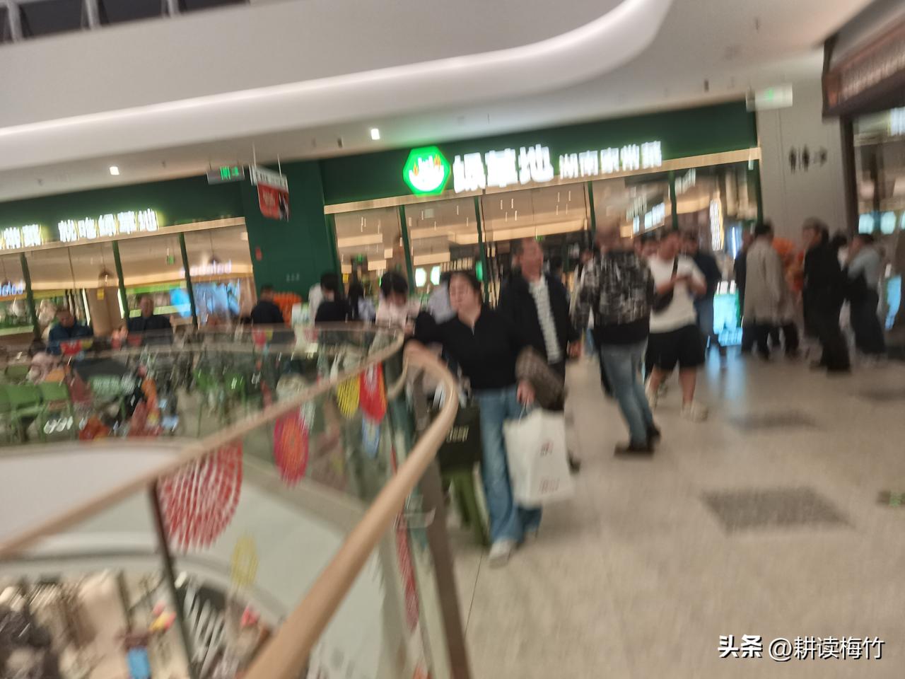 经开的奥特莱斯感觉人不比永旺少啊！

原来一直以为像经开的杉杉奥特莱斯这种地方肯