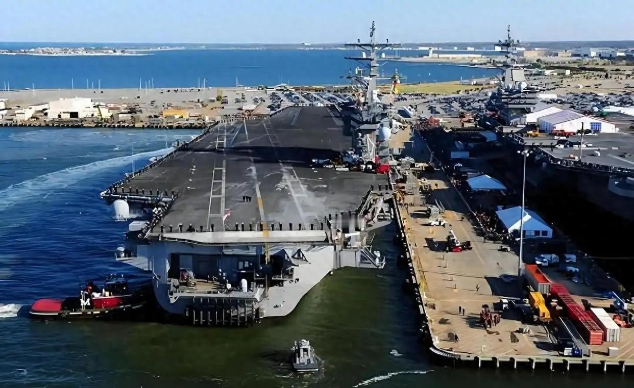 短短一个多月时间里，美军先后有两艘航母接连发生火灾事故，这两起事故一处在前沿部署