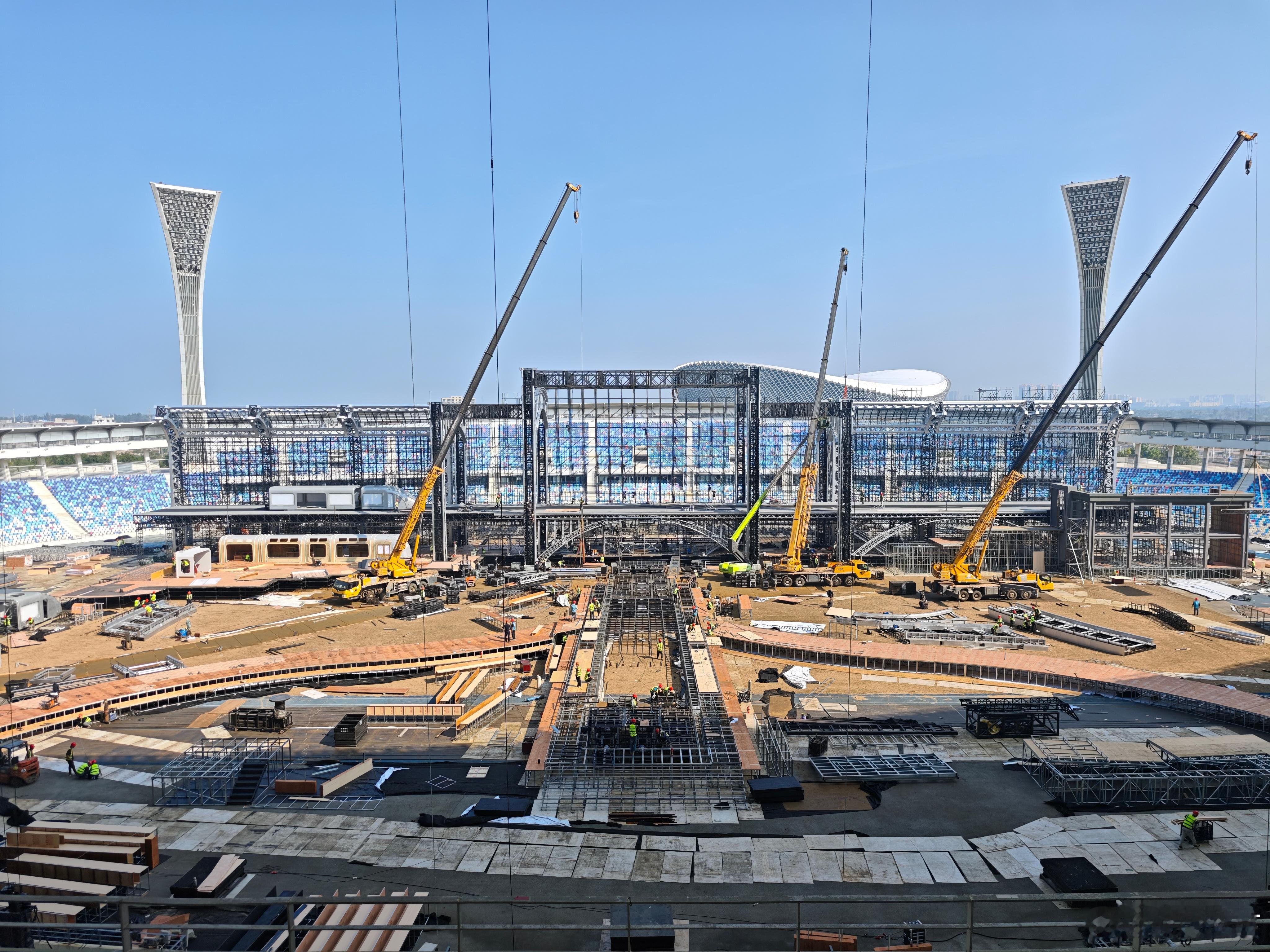 这件事湖南卫视一干就是21年湖南卫视跨年演唱会微博跨年狂欢节 每年12月31日，