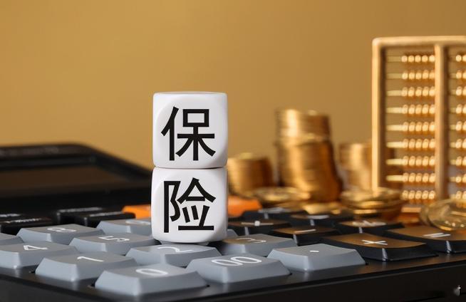 【】10月末，秋风拂面带着些许的凉意。而与此同时，保险行业一场火热的促销大战——