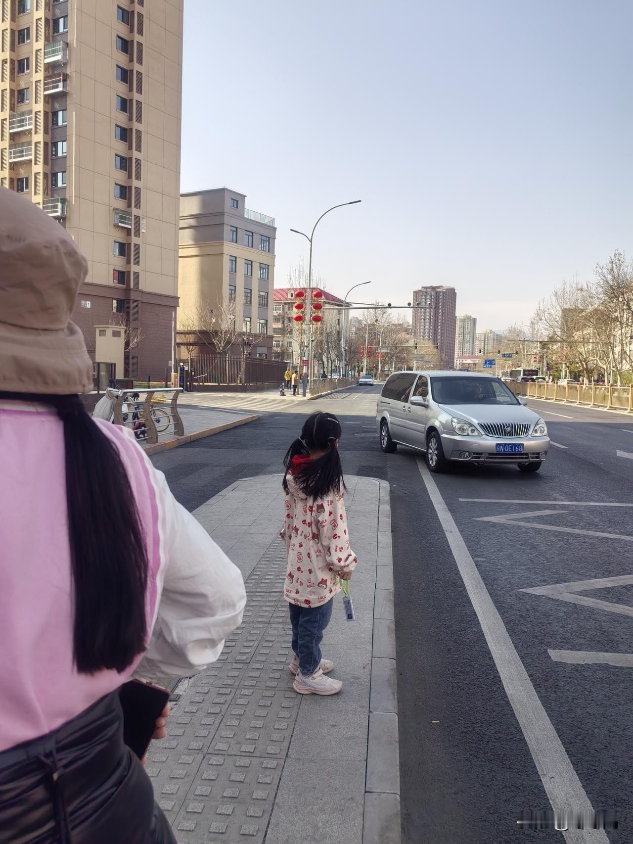 和你们说我们门头沟沟里不好的人拼了
     清明节踏青说我们门头沟交通不好，请