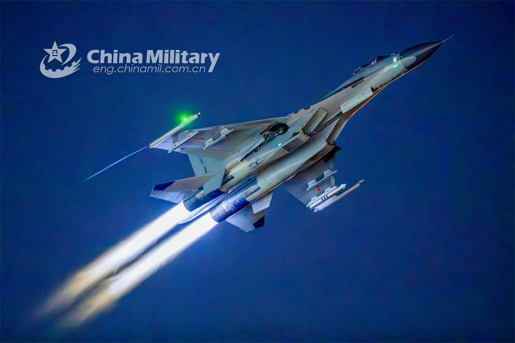 军网英文这张图拍的太牛了 ​​​