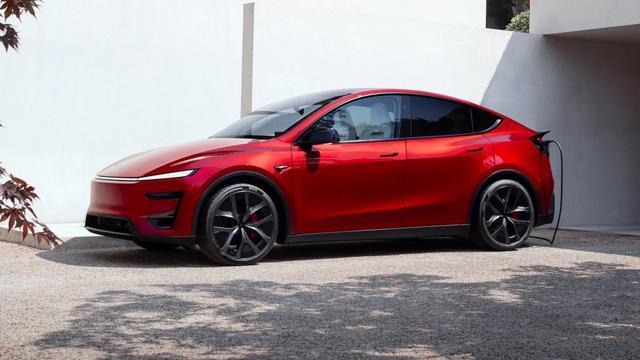 高性能modely 欧洲售价 61,990 欧元起，约合人民币 51.6 万元（