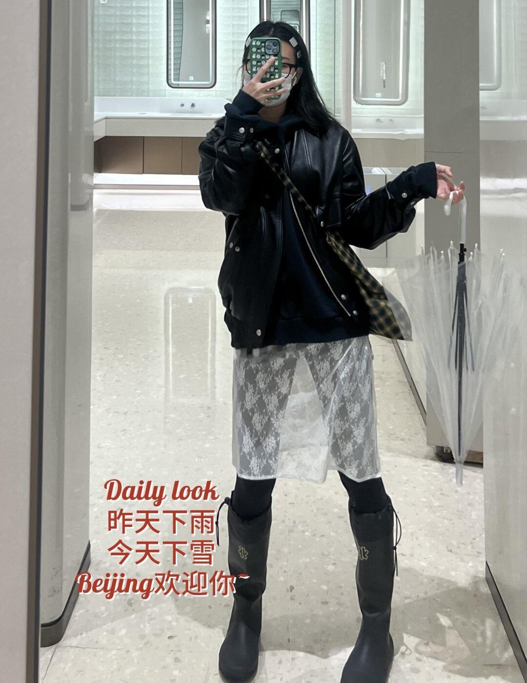 昨天下雨今天下雪的北京
哦哦特得是昨天的
因为今天没想起来拍
因为今天出门忘带口