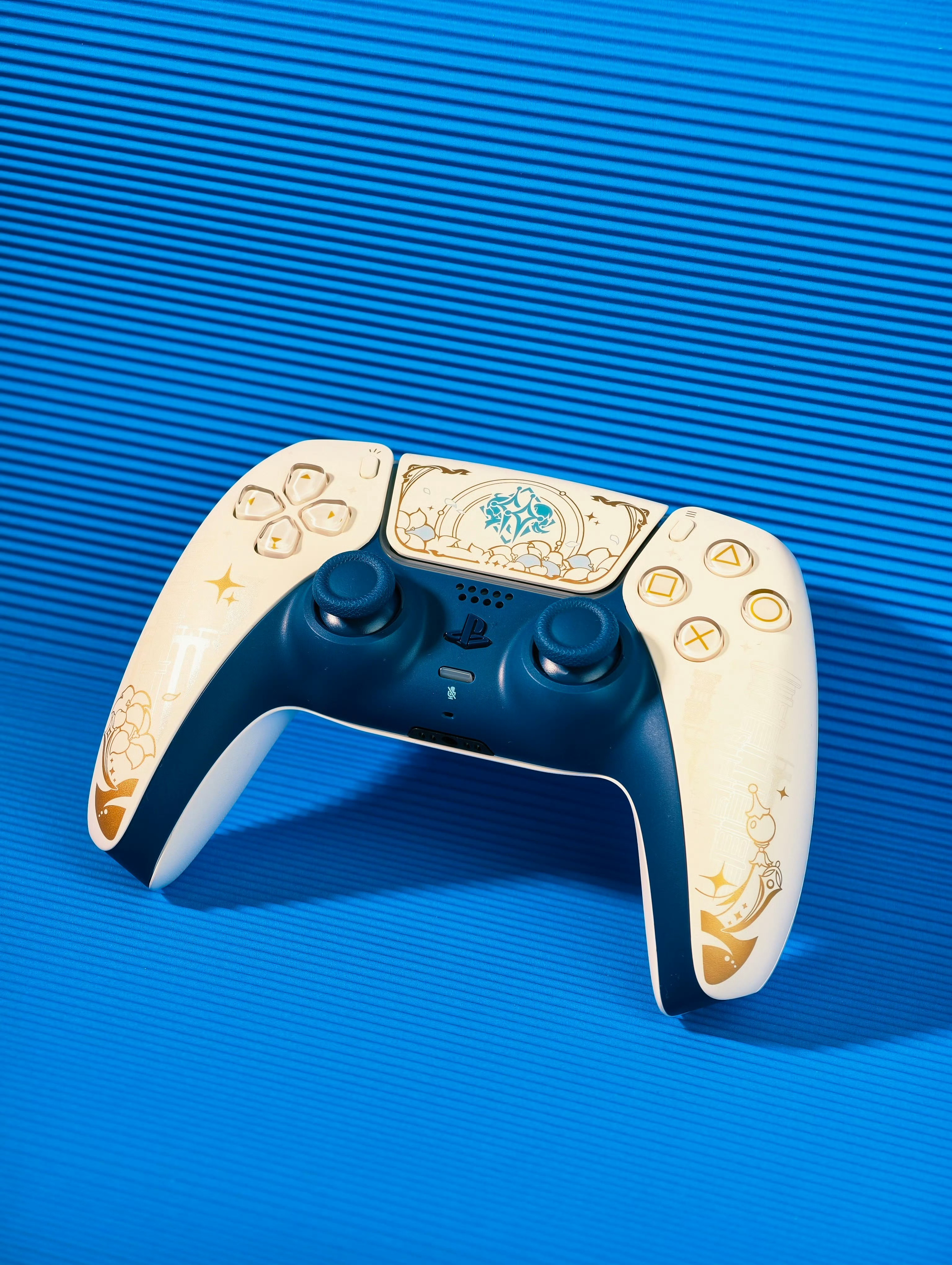 【周末小福利】，抽一位粉下周一送出PlayStation  DualSense®