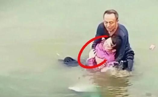 危难时刻的善意与误解：一场救援背后的人性考验

在湖北某地一场普通的救援行动演变