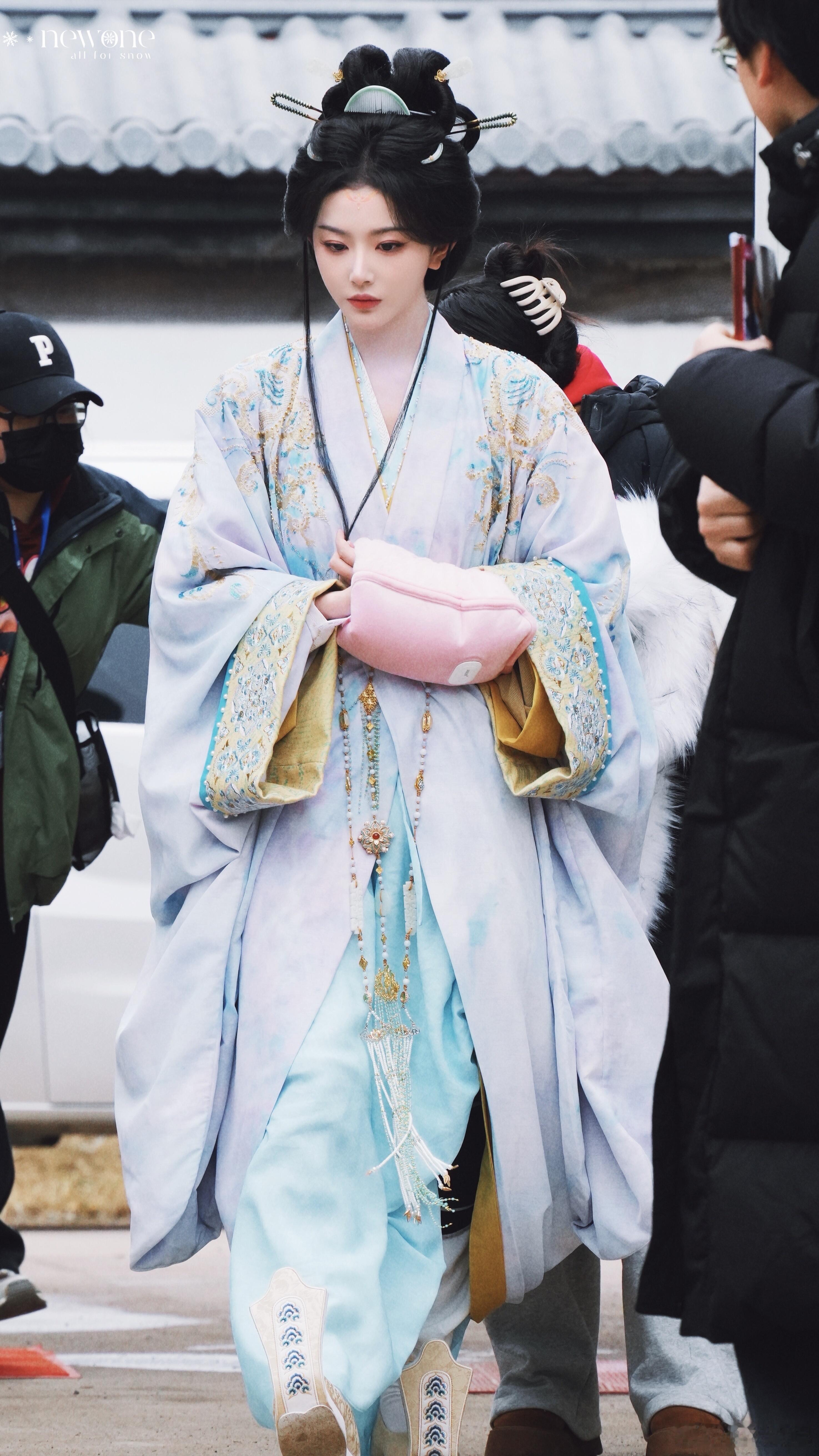 代露娃粉丝撕掉的b站女主戏，看妆造感觉是认真做剧的