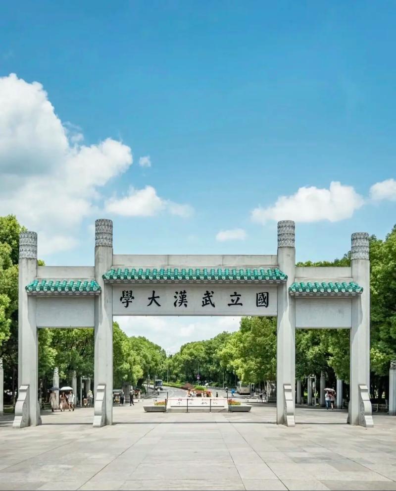 请武汉大学出来道歉，还肖同学清白，维护法律公平正义！@武汉大学  法院已经判决认