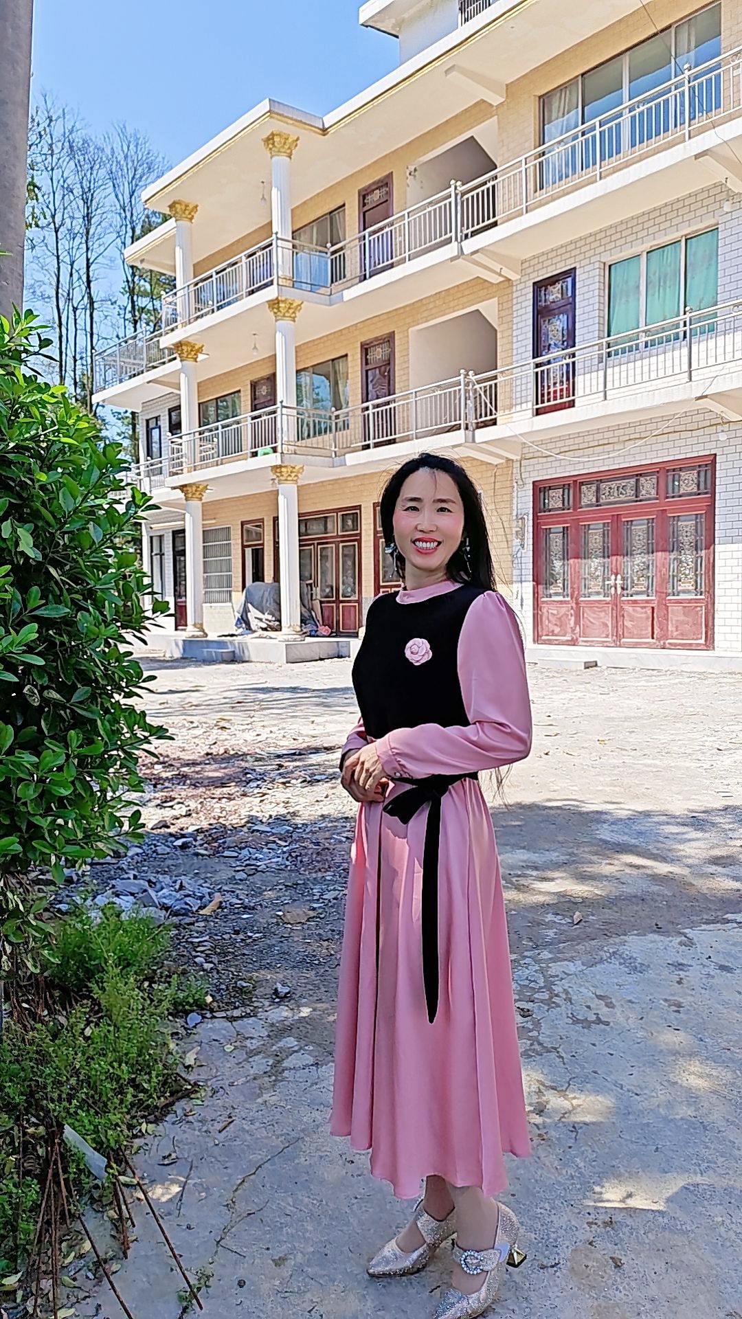 任何时候、任何情况下，不要一边做事，一边发牢骚;这就像割肉敬神，肉也割了，神也得