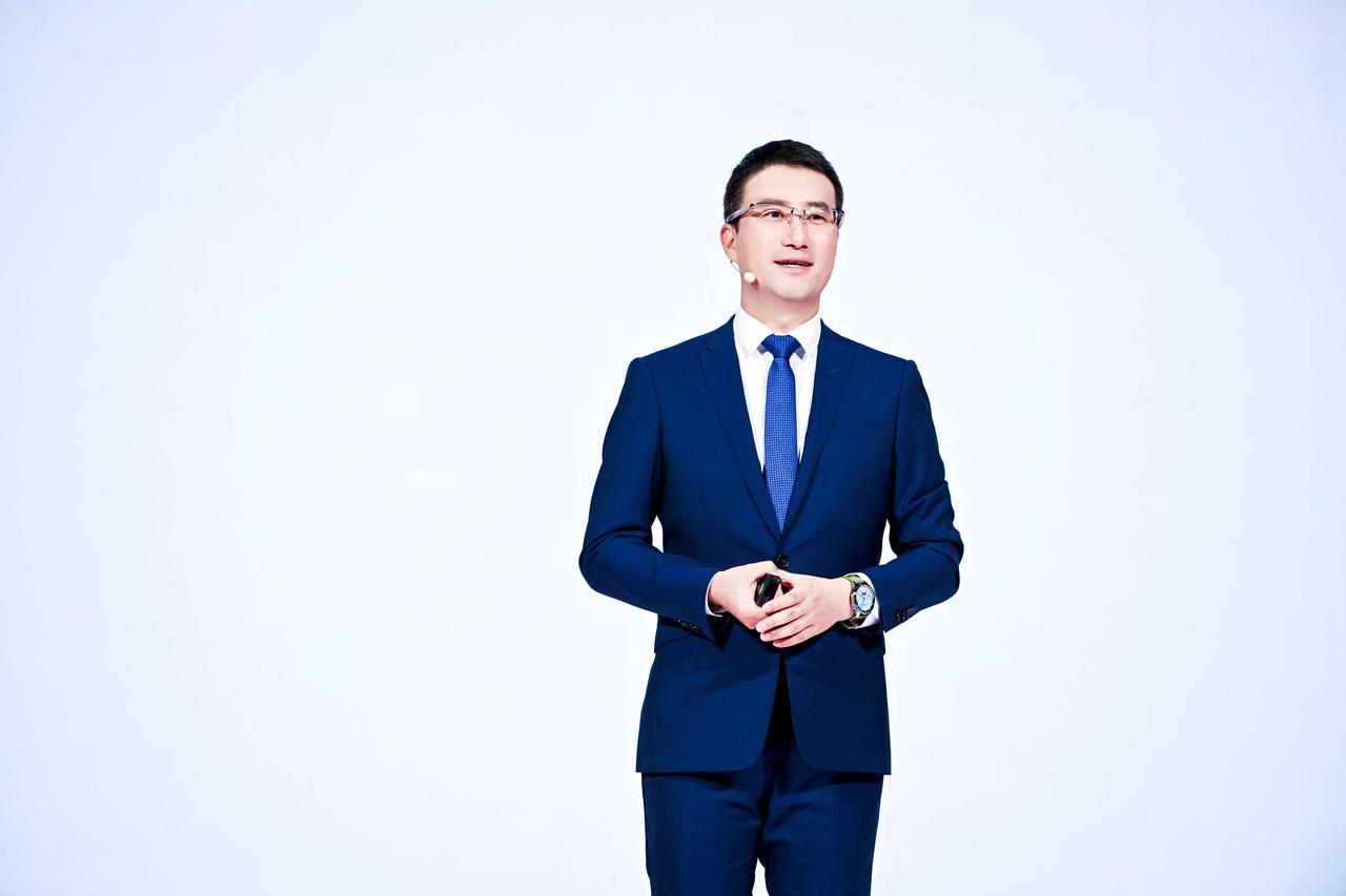 别以为智能眼镜外观丑还续航差，那是因为你还没遇到华为智能眼镜 2。
#华为智能眼