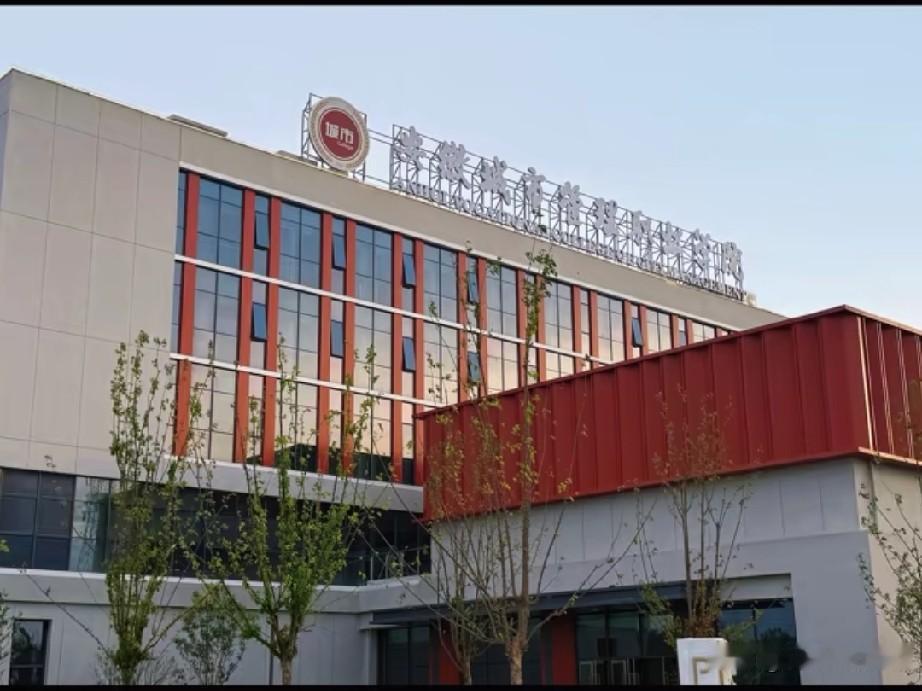 寿县新桥新城内的学生人数有6.4万人，相当于一个普通乡镇的总人口数量
距离9月1