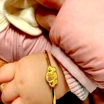 被重男轻女的娘家逼疯了谁懂啊！！
弟弟二胎，全家轮流逼我买金镯子！
前年老家拆迁